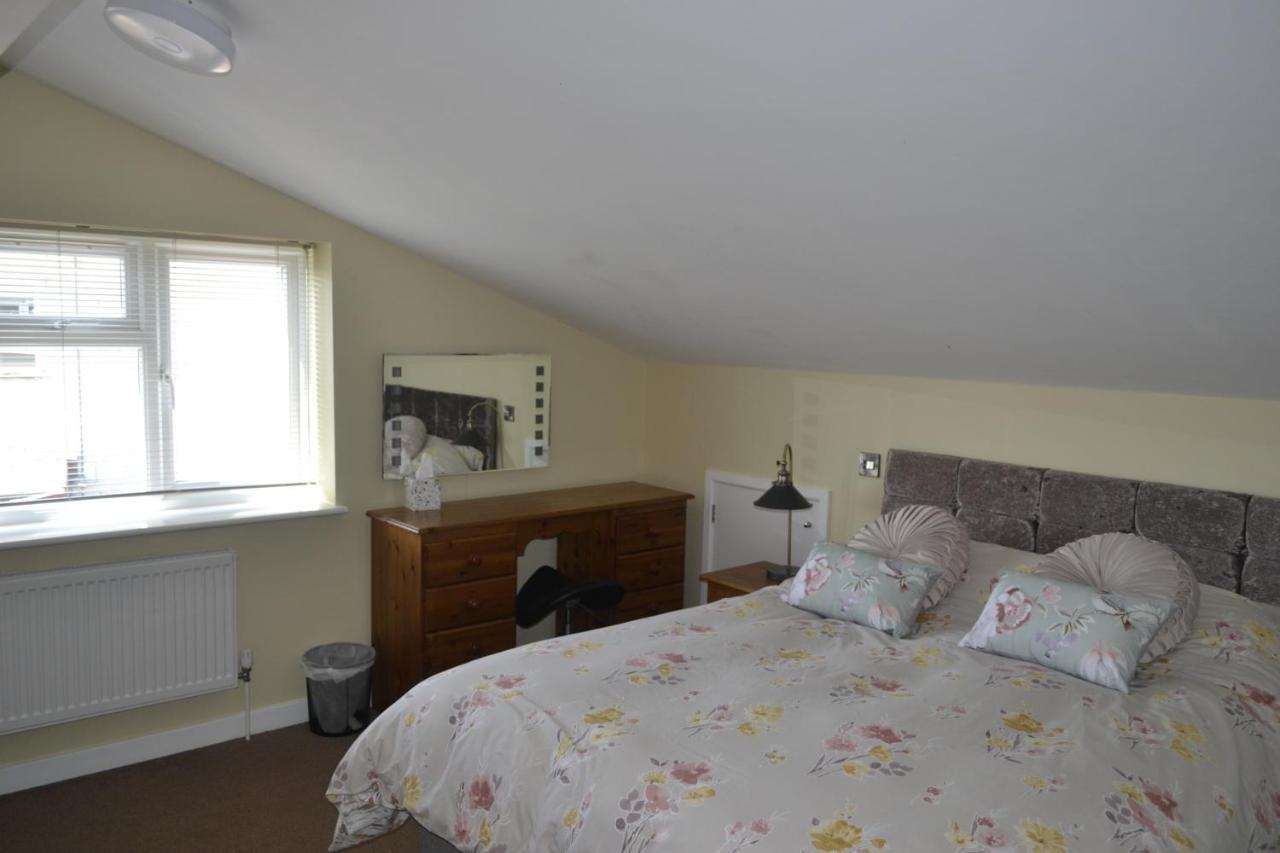 The Lawns Tea Room And B&B Ashcott Exterior photo